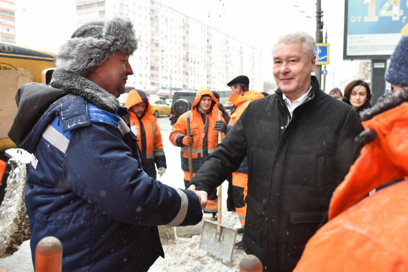 Мэр Москвы Сергей Собянин осмотрел ход работ служб городского хозяйства по уборке и вывозу снега