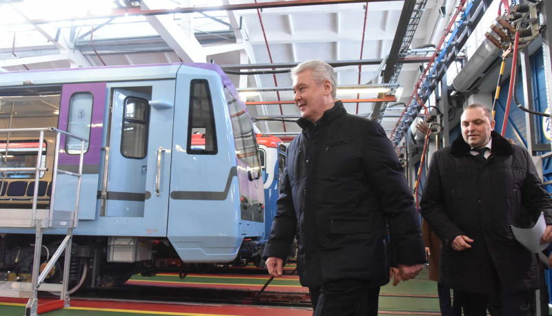 Мэр Москвы Сергей Собянин смотрел новые вагоны метро в электродепо «Выхино»