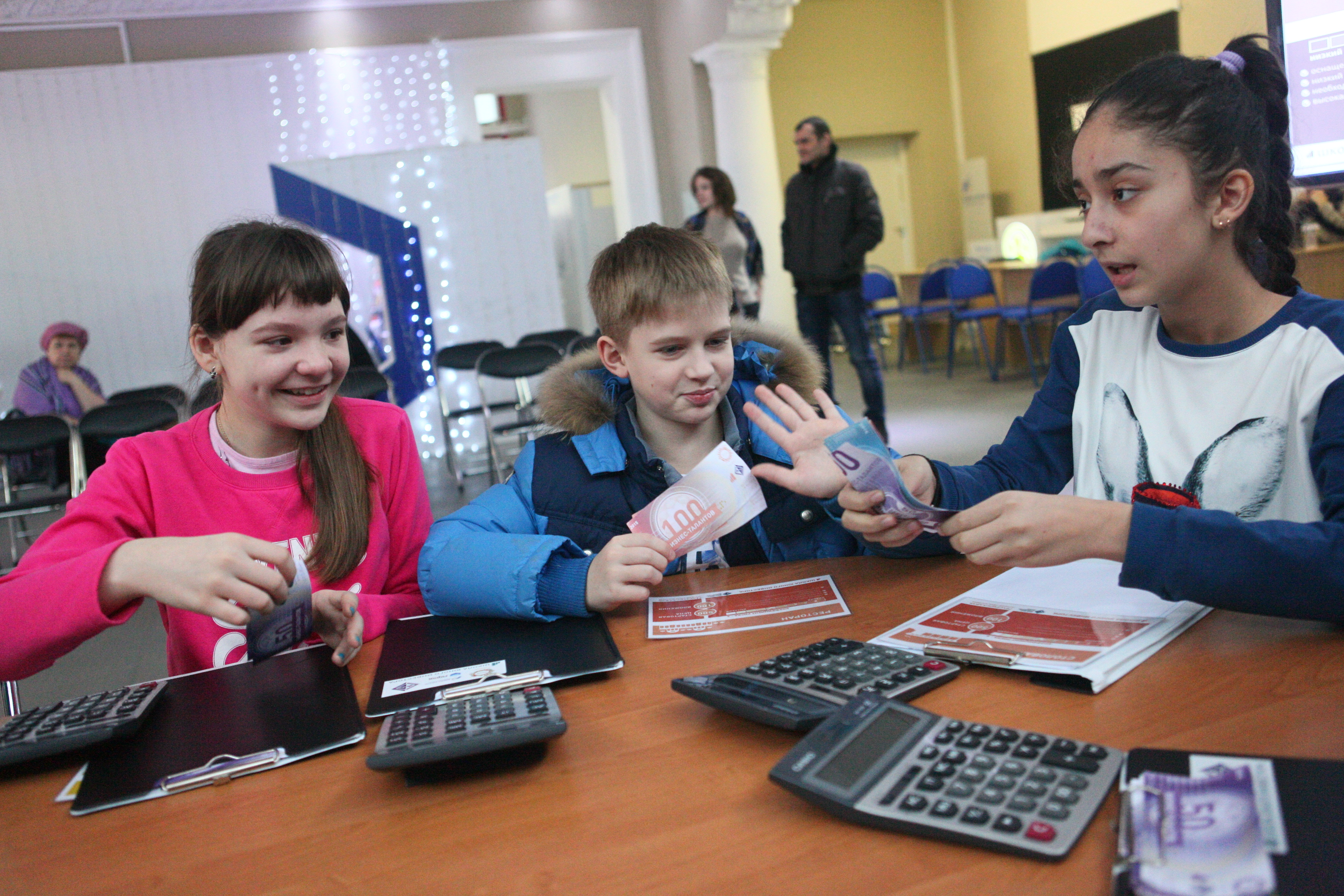Более трех тысяч школьников посетили "Школу юного инвестора". Фото: "Вечерняя Москва", архив