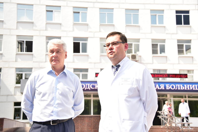 Мэр Москвы Сергей Собянин во время посещения нового сосудистого центра при городской клинической больнице №3.