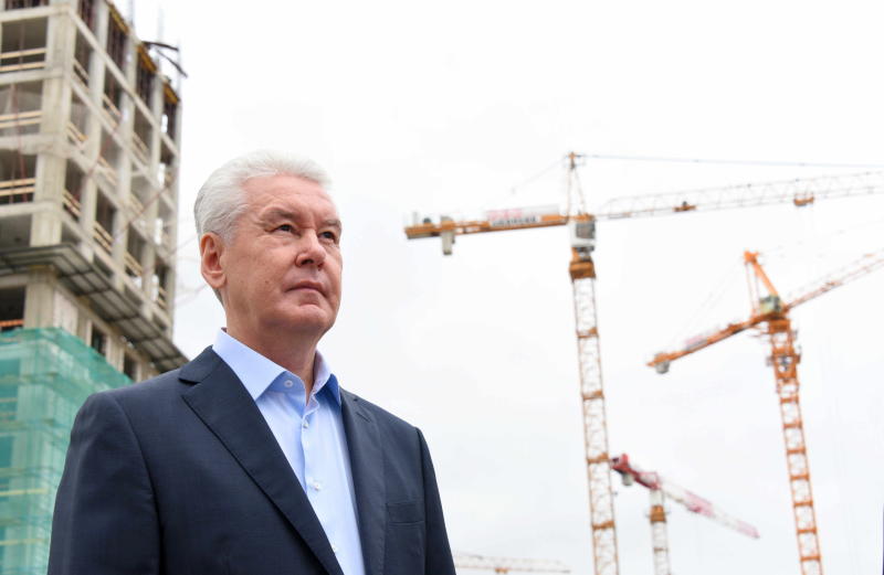 Мэр Москвы Сергей Собянин в ходе осмотра проведенных строительных работ.