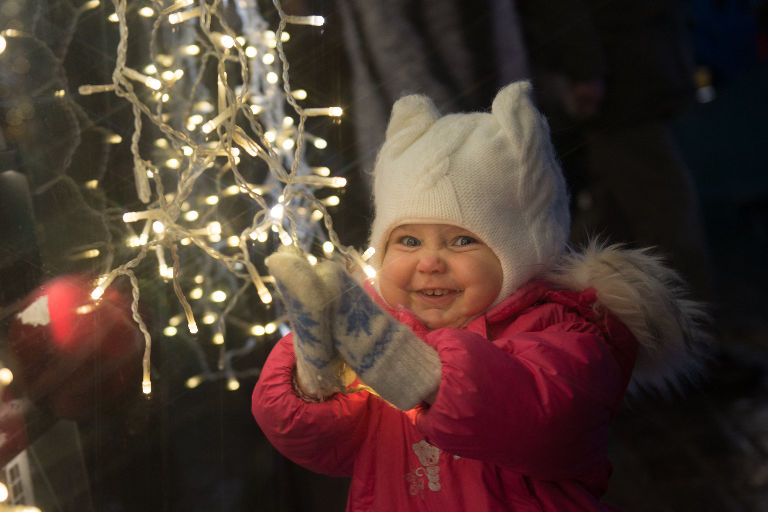 В новогоднюю ночь в Москве запустят более 10 видов фейерверков – сказочные огни красных, синих, золотых и серебряных пионов и хризантем. Фото: архив