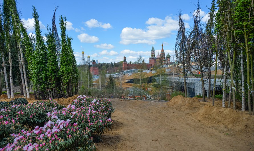 В парке «Зарядье» начали благоустройство пешеходного пространства. Фото: официальный портал мэра и Правительства Москвы
