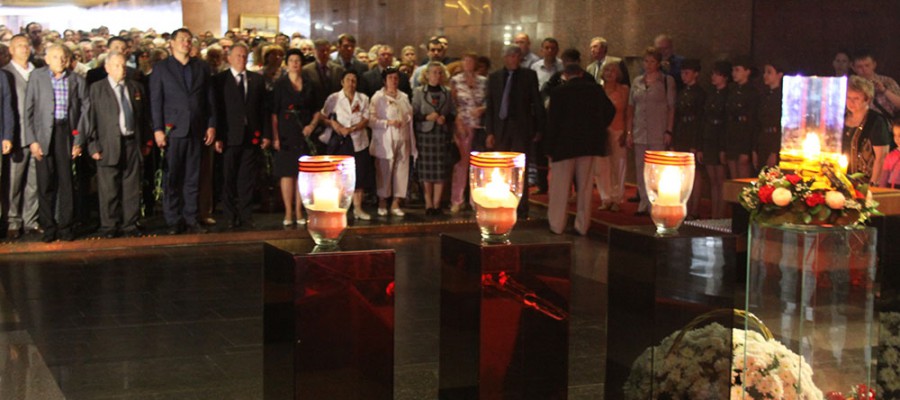 Московские единороссы приняли участие во всероссийской акции «Свеча Памяти»