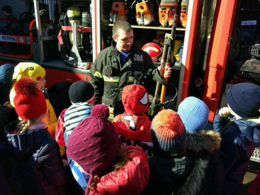 Учащиеся частной школы побывали в гостях у пожарных Троицка
