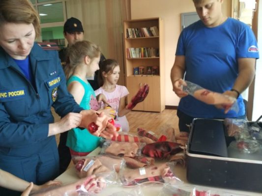 Лето 2018: сотрудники МЧС совместно с добровольцами продолжают работу с детьми