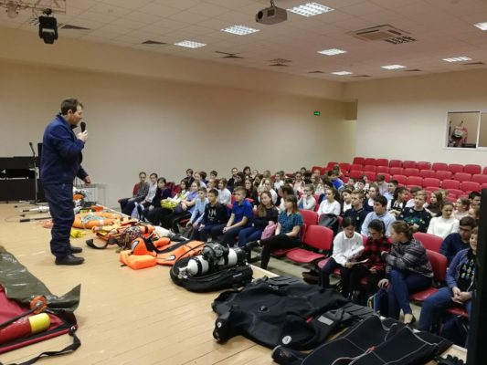 Гимназисты Троицка приняли участие в мероприятиях «Месяца БезОпасности»