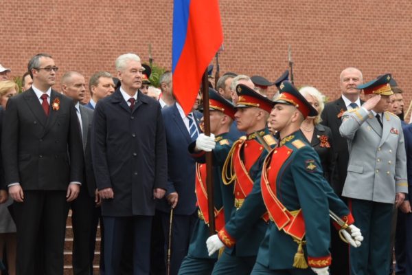 Собянин поздравил ветеранов и горожан с Днем Победы