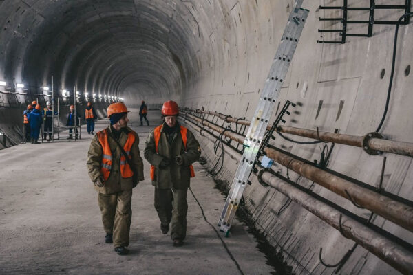 Специалисты продолжают строительство Большой кольцевой линии метро