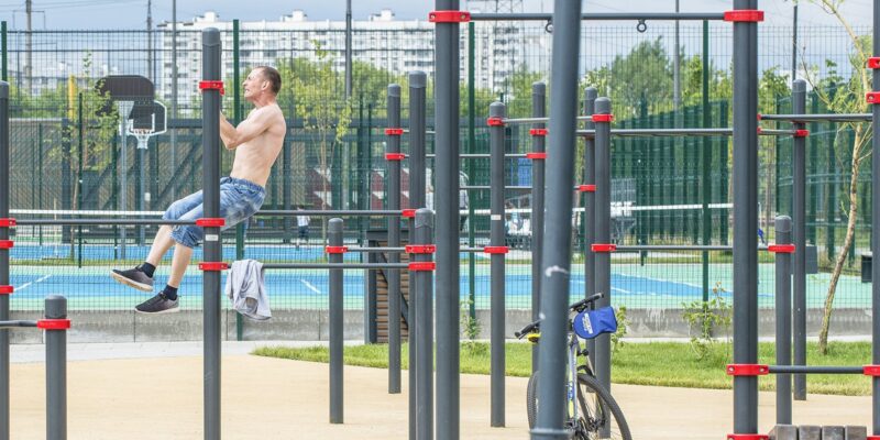 Москвичи смогут заняться гимнастикой и воркаутом в столичных парках