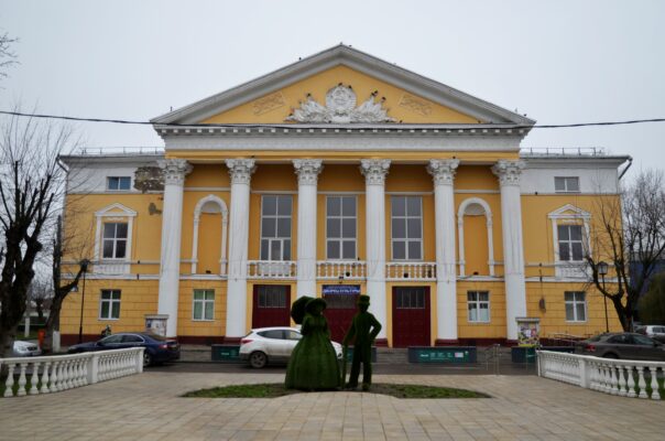 Дворец культуры в Щербинке опубликовал выпуск онлайн-проекта «Хиты уходящих лет»