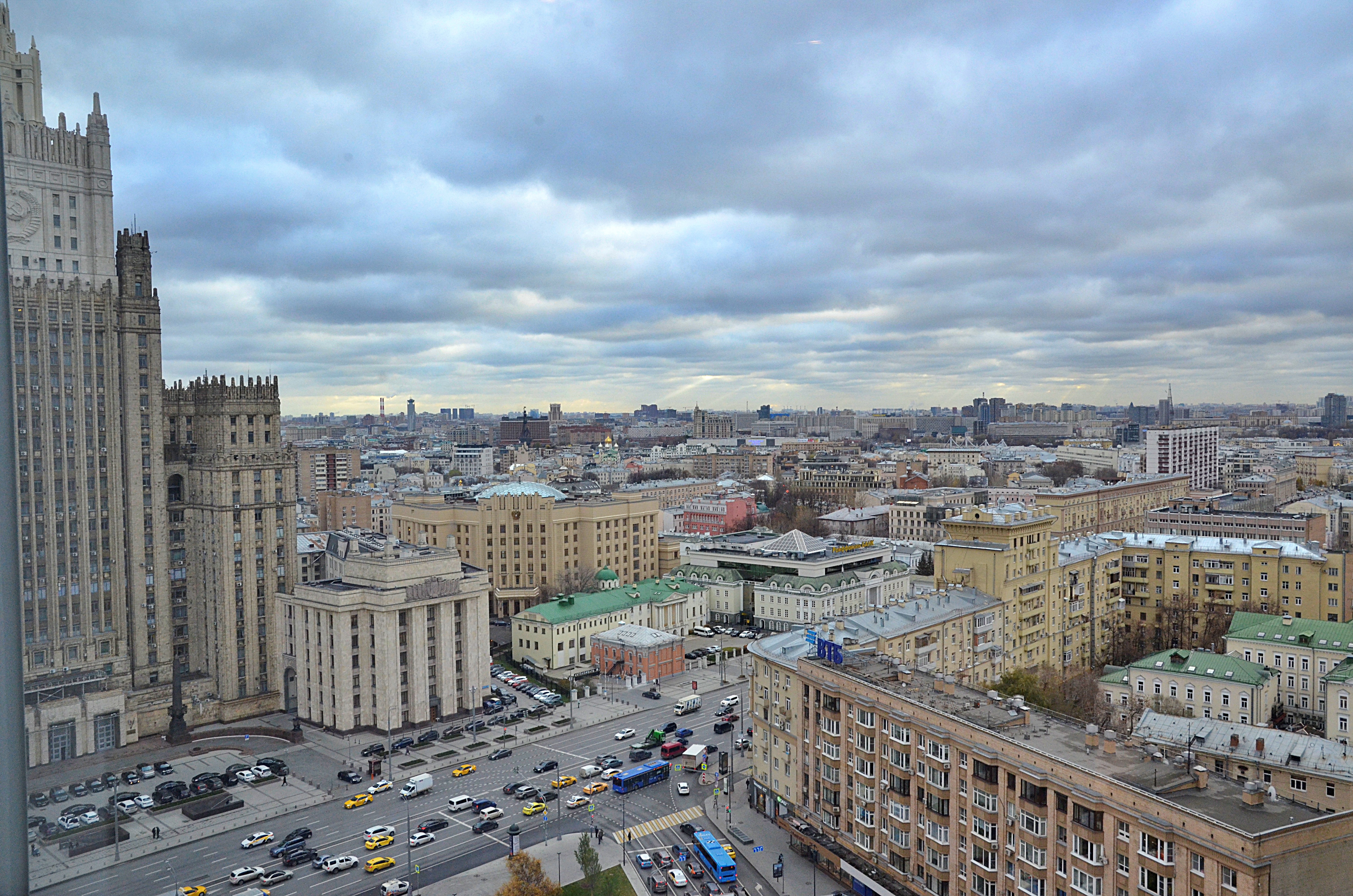 Центральный административный округ москвы. Площадь у американского посольства. Площадь Донецкой народной Республики в Москве. Центральный административный округ фото. Район Якиманка.