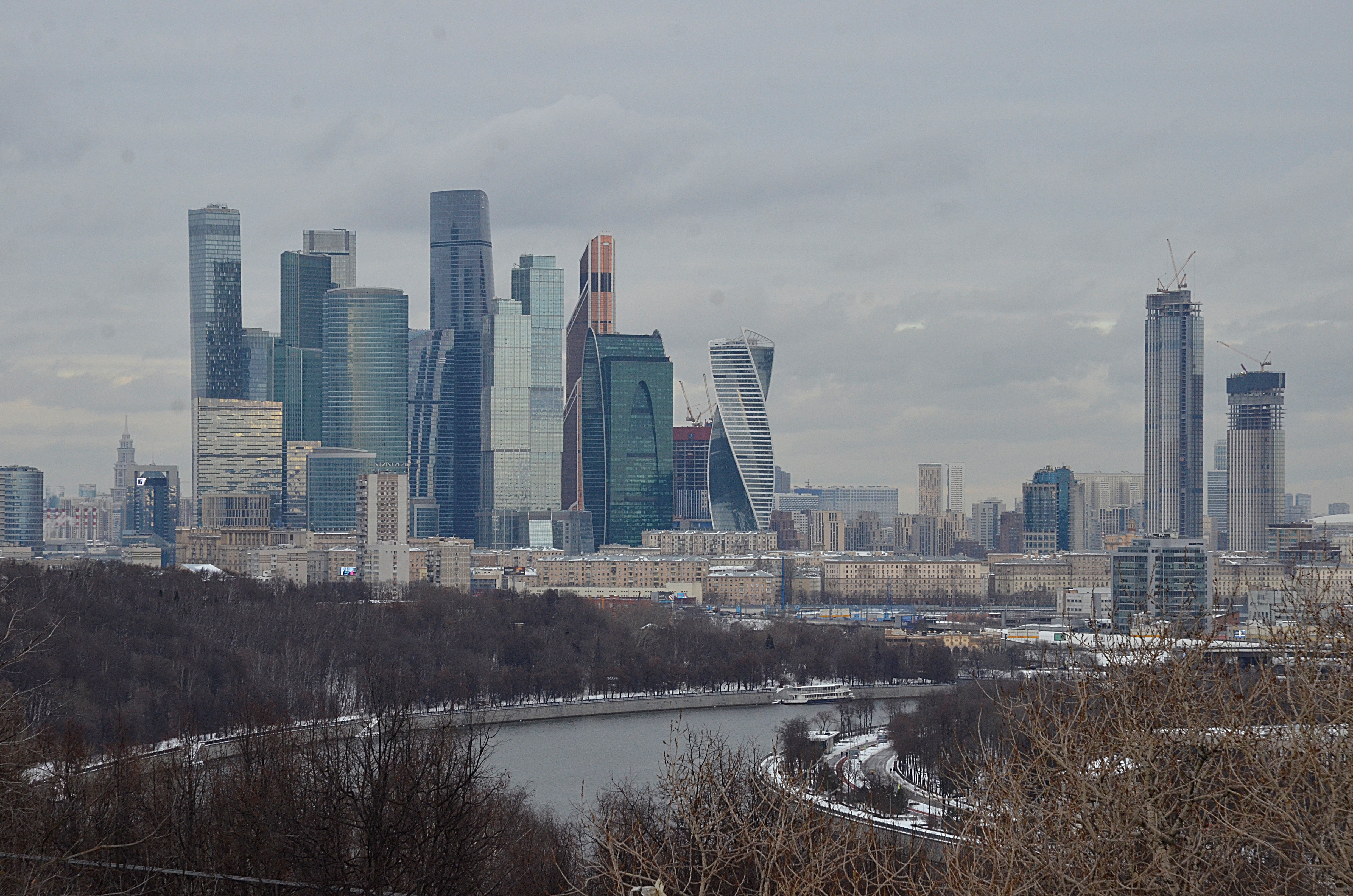 Город сдан. Москва Сити вблизи. Москва Сити 1990. Вид на Москву с Москва Сити. Высотка около Москва Сити.