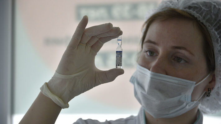 Около 70 процентов медработников Москвы вакцинировались от коронавируса