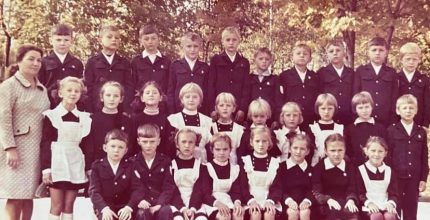 Первый класс Троицкой средней школы N2 (1976-77 учебный год)