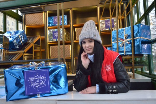 Первые 30 тыс новогодних подарков от мэра Москвы привезли волонтеры на новые территории