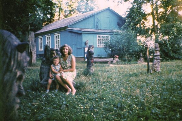 Троицкие летописи: На этой фотографии 1982 года из семейного архива Ирины Кухтенковой…