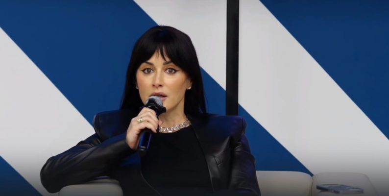 Телеведущая Тина Канделаки поддержала решение президента участвовать в выборах